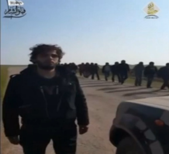 خروج ده‌ها عنصر داعشی معترض به بدرفتاری + عکس