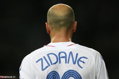 زیدان پس از اخراج از زمین بازی در آخرین حضورش با لباس تیم ملی، فینال جام جهانی 2006