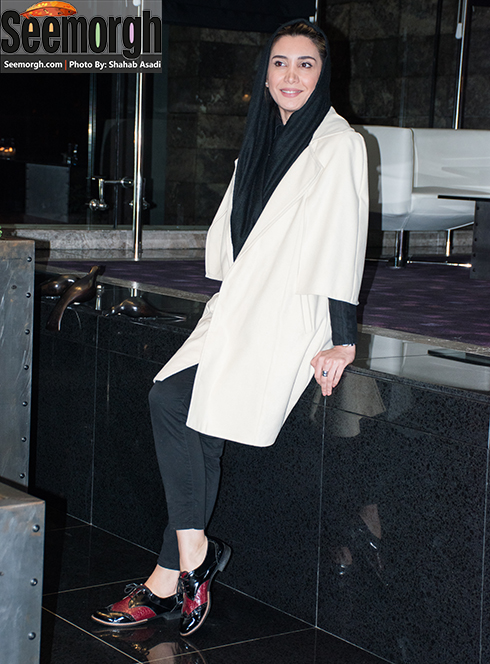 چهره نیکی مظفری در اکران فیلم نیمه شب اتفاق افتاد