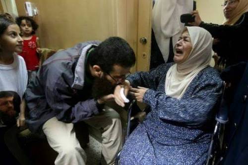 دیدار با فرزندی که 56 روز اعتصاب غذا کرد/تصاویر