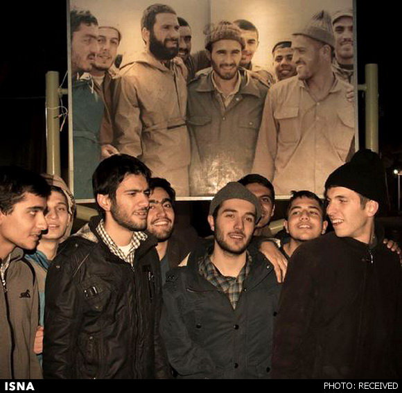 ابتکار چند جوان، برای یادآوری شهدا/ عکس