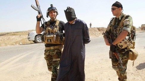 عملیات حشد شعبی در وادی حوران/ دستگیری یک سرکرده داعشی در صلاح‌الدین + عکس