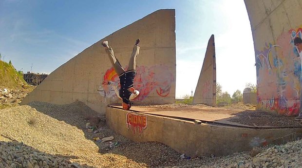 این دختر ایرانی متخصص سقوط است +(تصاویر)