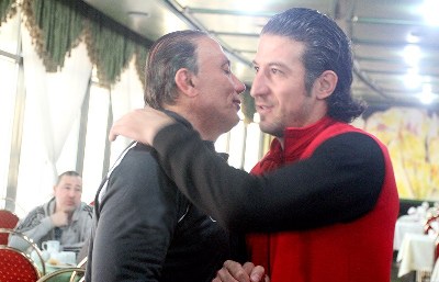 عکس/ آندو در آغوش کاپیتان و سرمربی پرسپولیس!