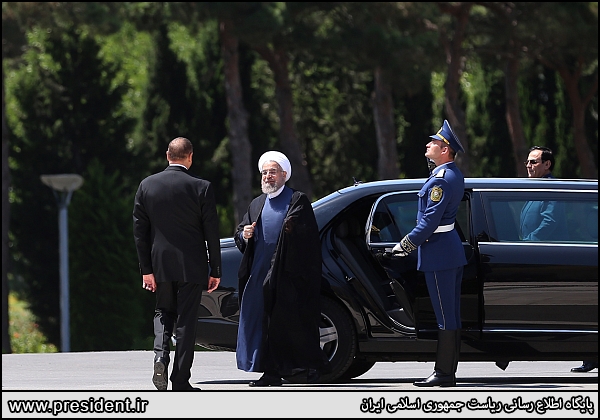 خودروی لوکس روحانی در آذربایجان/عکس