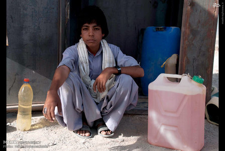 عکس/ فروشندگان بنزین در سیستان و بلوچستان 