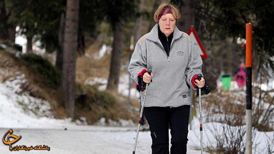 راه رفتن در برف به سبک مرکل/عکس