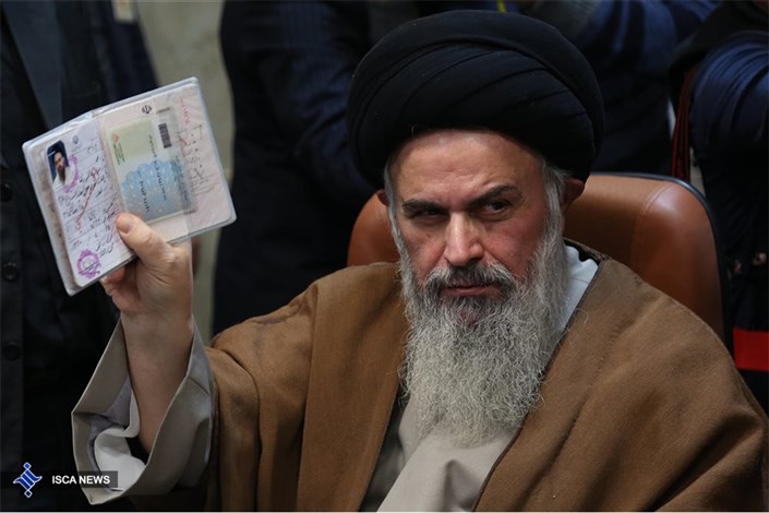 نام نویسی آیت الله موسوی بجنوردی برای انتخابات خبرگان/عکس