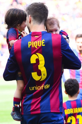 پیکه و کل خانواده اش در نیوکمپ(عکس)