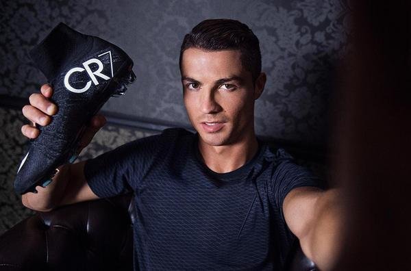 کفش‌ عجیب ‌رونالدو برای ‌ال‌کلاسیکو/عکس