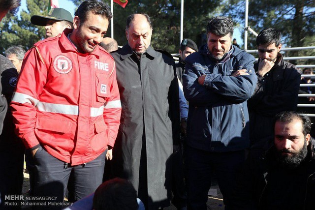 نماینده ویژه رهبر انقلاب در مراسم خاکسپاری شهدای آتش نشان/عکس