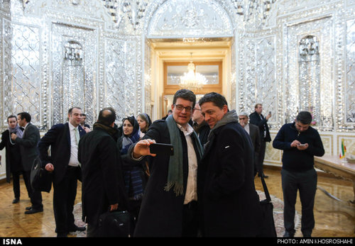 سلفی هئیت آلمانی در تالار وزارت خارجه/ عکس