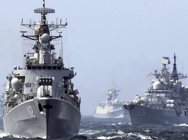 الاخبار:پر شدن خلیج فارس از نیرو‌های نظامی معادلات را به کدام سو می‌برد؟ / شاهد حالت آماده باش در خلیج فارس فارس هستیم