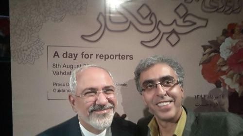 سلفی مجری قندپهلو با ظریف در روز خبرنگار/عکس