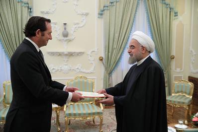 تقدیم استوارنامه سفیر انگلیس به رئیس جمهوری