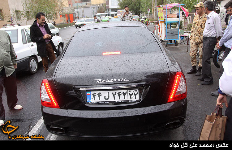 علی دایی با مازراتی به دادگاه انقلاب رفت/ عکس