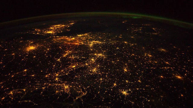 عکس/ نمایی از اروپا در شب از فضا