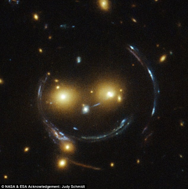 لبخند عجيب در کهکشان +عکس