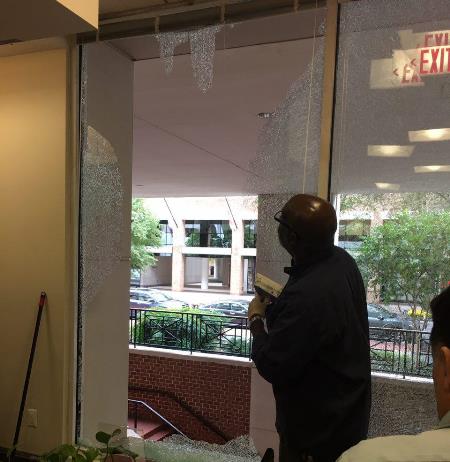 حمله به دفتر حافظ منافع ایران در واشنگتن +عکس