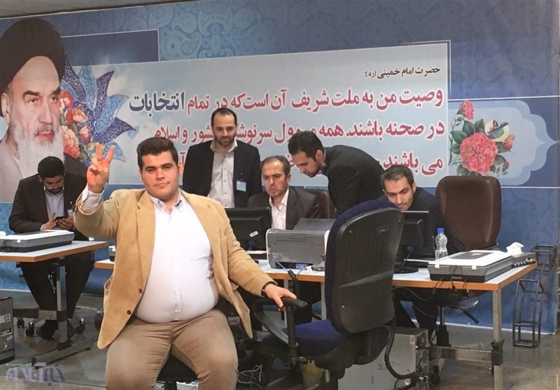 عکس / لیدر تراکتورسازی هم کاندیدای ریاست جمهوری شد