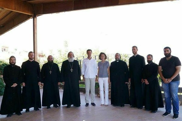 تصاویری از بازدید بشار اسد و خانواده‌اش از یک‌کلیسا در دمشق