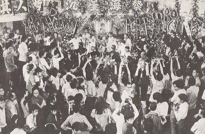 عکسی‌ دیده نشده از تشییع‌ جنازه بروس‌لی