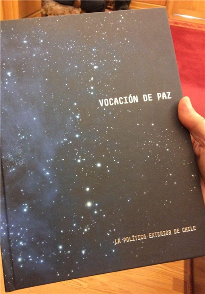 هدیه وزیر خارجه شیلی به ظریف/عکس