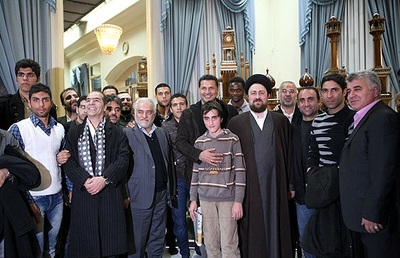 سیدحسن در کنار علی دایی و دیگر ورزشکاران