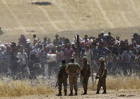 تصاویر : فرار هزاران سوری به خاک ترکیه