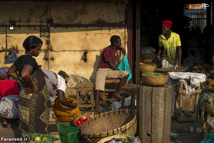 جمهوری بوروندی ‏‏‏پنجمین کشور فقیر جهان ‏‏‏به دلیل بحران های سیاسی که در این کشور آفریقایی رخ داده هیچ توسعه خاصی نداشته است. جنگ داخلی در این ‏کشور تا بحال سبب کشته شدن ۲۰۰۰۰۰ نفر شده است. همین امر موجب گسترش فقر و فساد در این کشور گردیده است. ‏‏‏‏‏‏متوسط درآمد سالانه مردم این کشور ۹۵۱ دلار است.‏‏‏‏