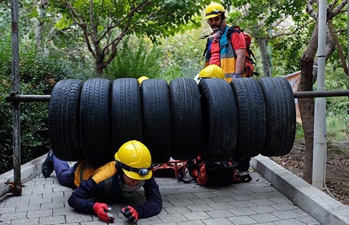 (تصاویر) مسابقه زنان امداد و نجات در تهران