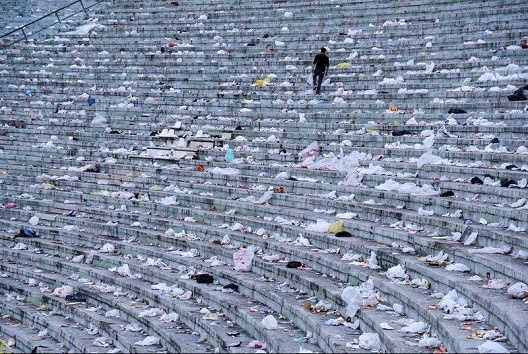 عکسی از سکوهای ورزشگاه آزادی که مایه تاسف است