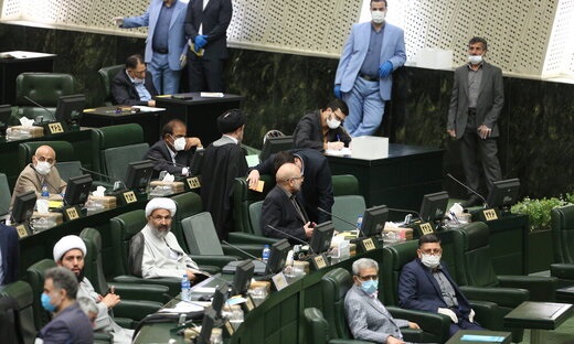 قالیباف به چه کسی رأی داد؟ /آقای رئیس را درحال رأی دادن ببینید + عکس