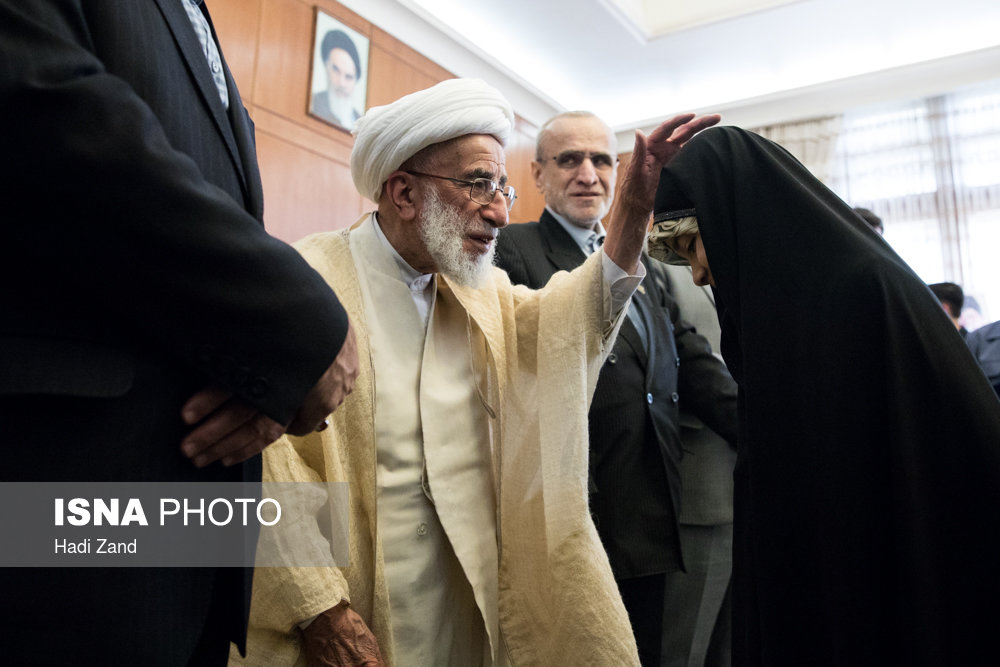 عکسی عجیب از آیت الله جنتی