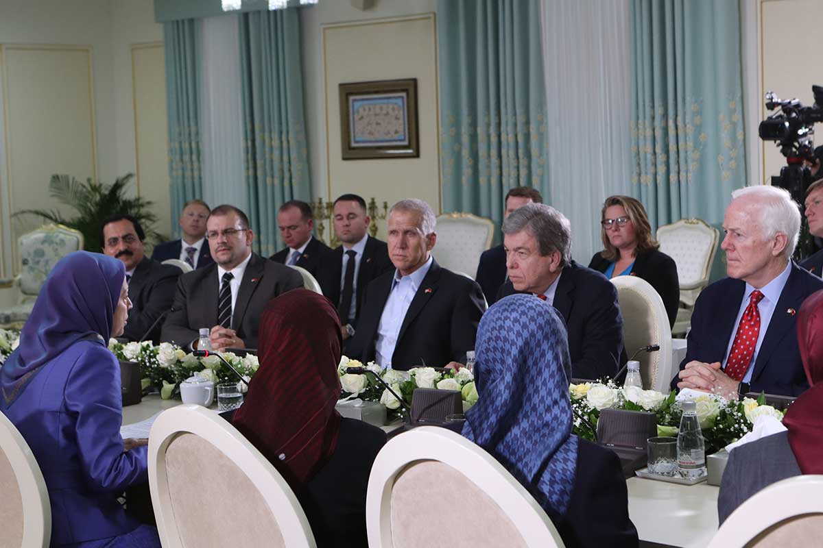 دیدار 3 سناتور آمریکایی با دیدار سرکردۀ گروه منافقین (+ عکس)