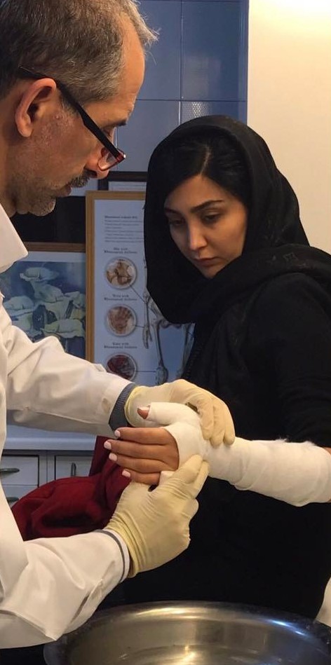 گچ گرفتن دست مریم معصومی