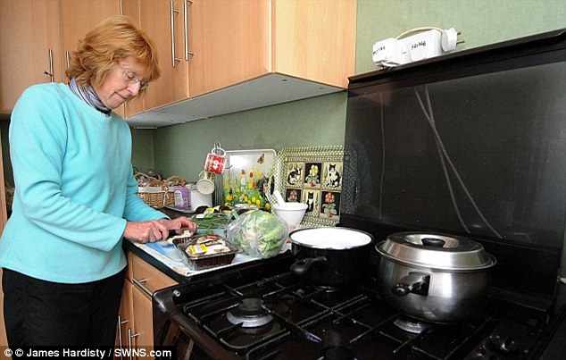 این خانم انگلیسی خسیس‌ترین فرد شناخته شده / این خانم به ناخن خشکی خود می‌نازد!!!