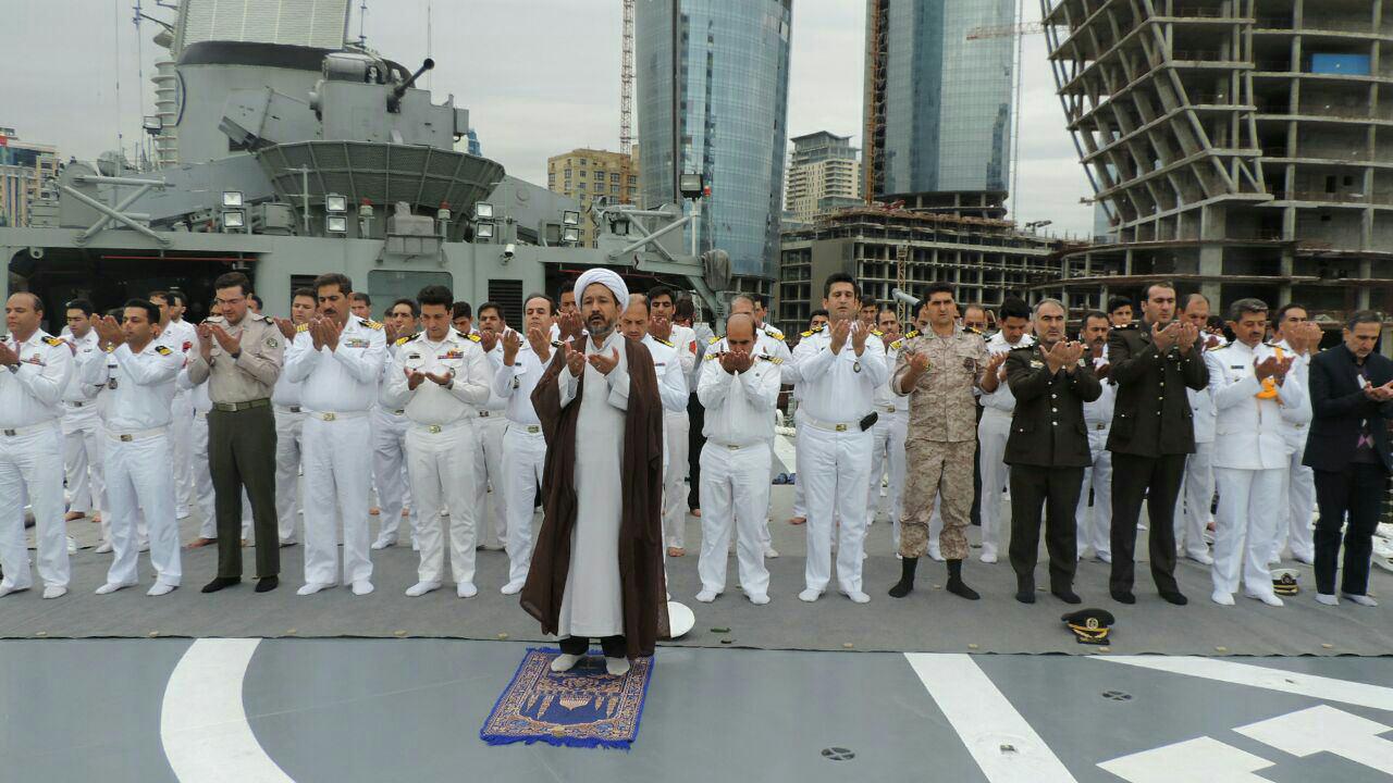 نماز وحدت افسران نیروهای دریایی ایران و آذربایجان/عکس