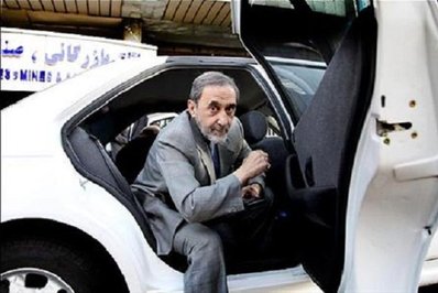 «علی‌اکبر ولایتی» نماینده مجلس و وزیر امور خارجه سابق ایران هم با اتومبیل حفاظتی «تویوتا اریون» خود را مناظره‌های انتخاباتی سال ۹۲ خود را می‌رساند. قیمت این اتومبیل بسته به مدل ماشین از ۱۲۰ میلیون تا ۲۵۰ میلیون متغیر است.