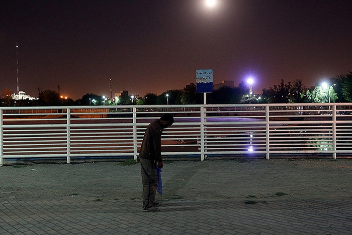(تصاویر) بزم شبانه معتادان در پارک‌های تهران