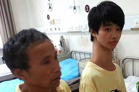 پسر گردن زرافه ای و دردسرهای زندگی اش +عکس