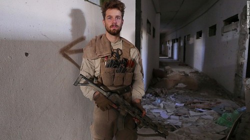 زندان داعش در استادیوم شهر آزاد شده رقه (+عکس)