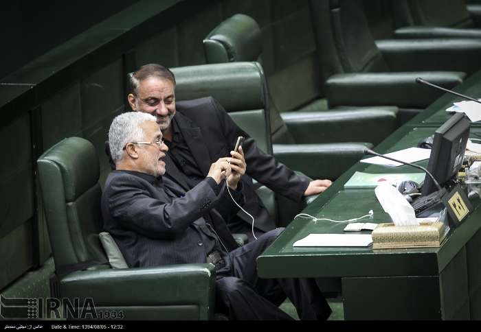 نمایندگان در مجلس چه می‌کنند؟/عکس