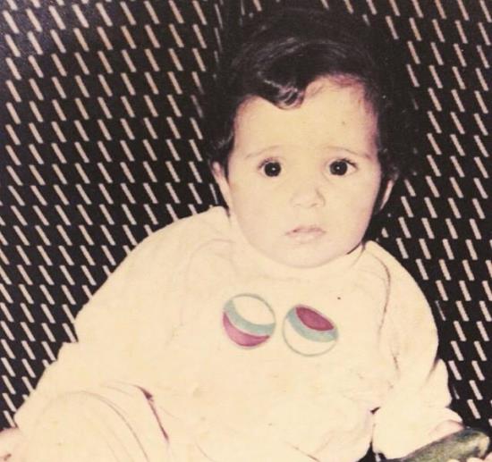 عکس دیدنی از کودکی پریناز ایزدیار