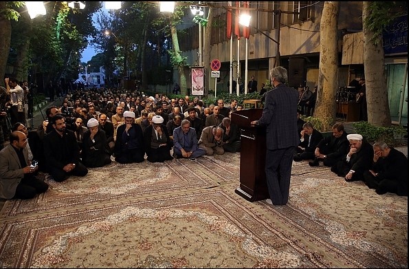 عزاداری رئیس جمهور در شب قدر/عکس