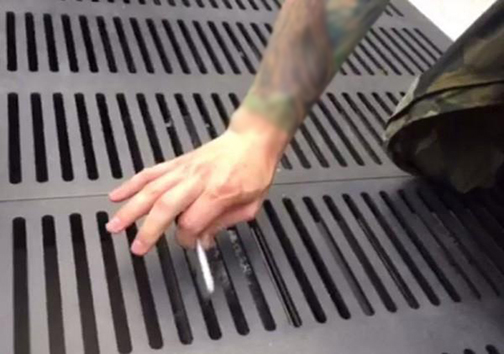 چالش اینترنتی عجیب سال 2015 ! +تصاویر