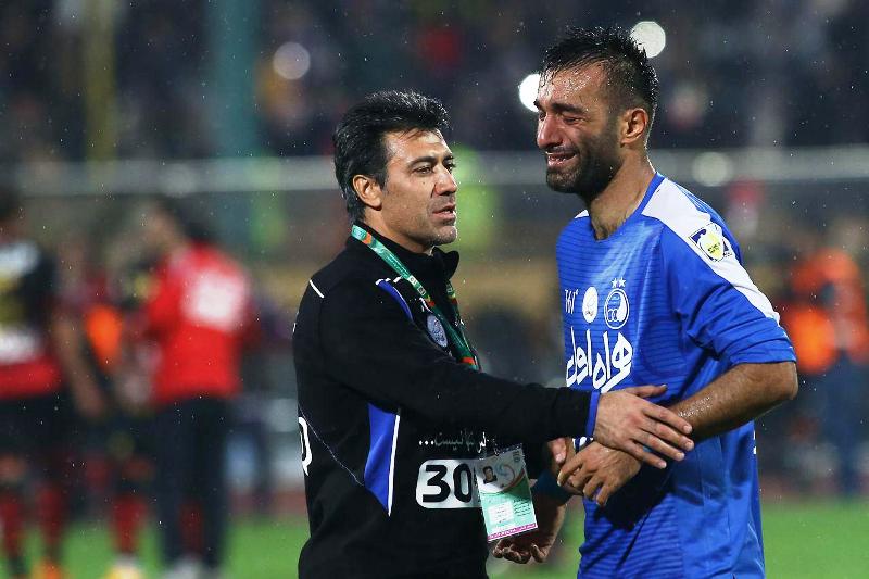 (تصاویر) گریه حنیف عمران‌زاده بعد از تساوی