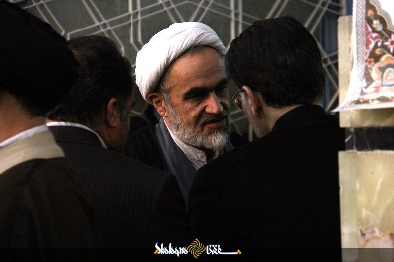 پسر آیت‌الله منتظری در مراسم ختم آیت‌الله غیوری در قم/ عکس