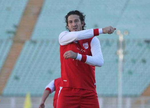 آندو درجه‌های ژنرال را کند (عکس)