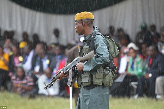 تولد رئیس جمهور 92 ساله با کیک 92 کیلوگرمی دردسرساز شد + عکس